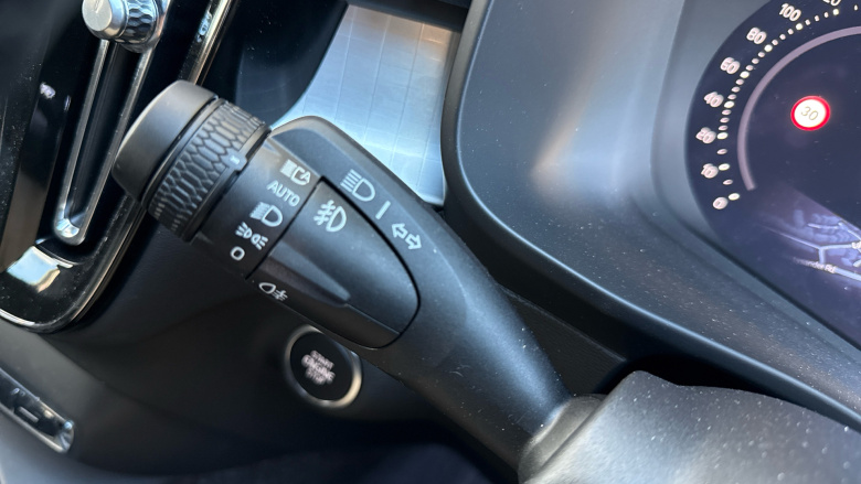 Volvo XC40 2.0 B3P Plus Black Edition 5dr Auto Petrol Estate